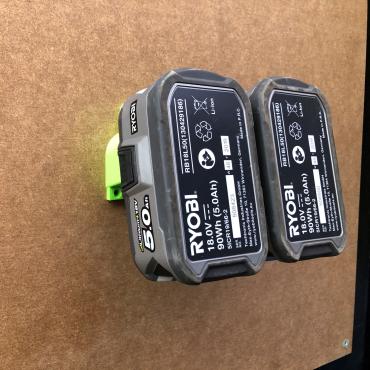 Ryobi Batteriholder - Sort